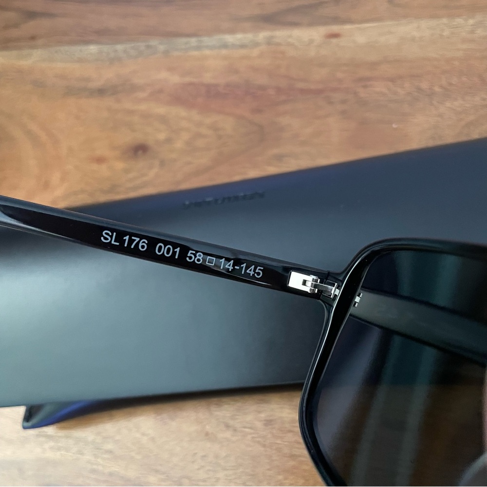 Yves Saint Laurent Sunnies - Picture 4 of 4